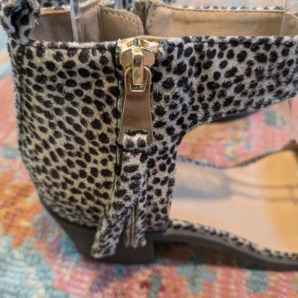 Cheetah Print Block Heel Sandal Size 6 - Picture 3 of 6